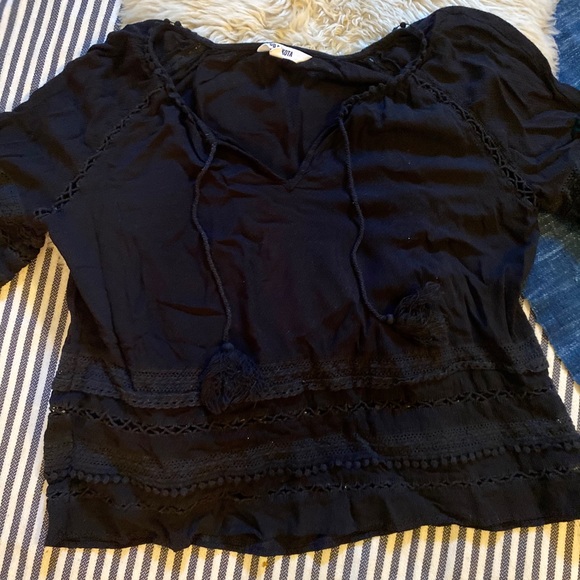 BB Dakota crocheted bohemian black peasant top - Picture 1 of 4
